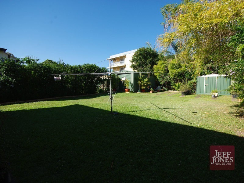 2/20 Macaulay Street, Coorparoo QLD 4151
