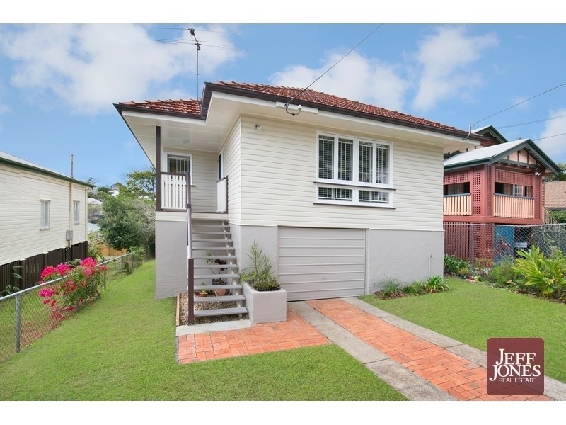 84 Bunya Street, Greenslopes QLD 4120