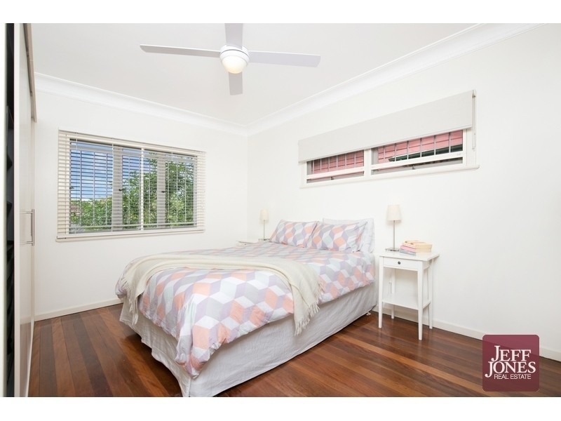 84 Bunya Street, Greenslopes QLD 4120