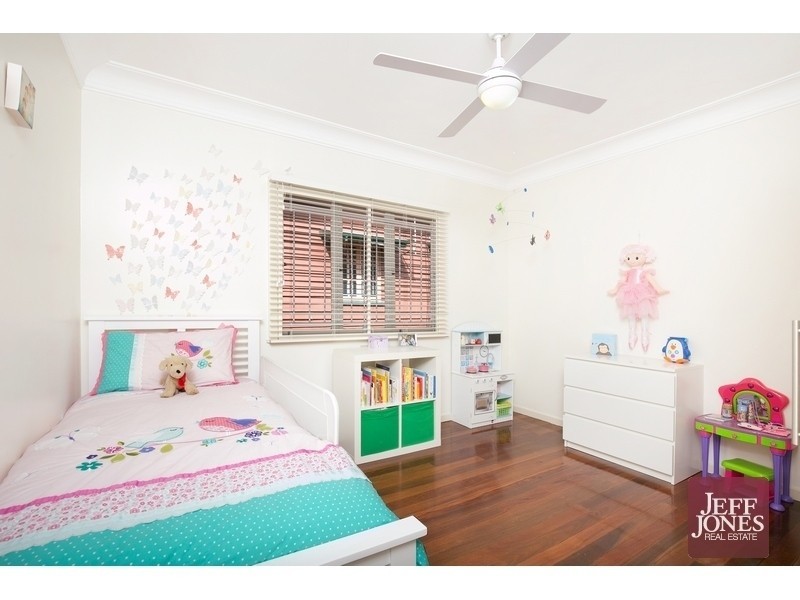 84 Bunya Street, Greenslopes QLD 4120