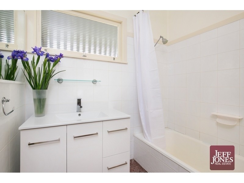 84 Bunya Street, Greenslopes QLD 4120