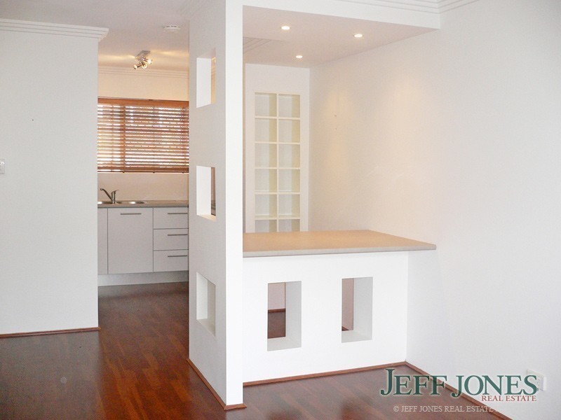 2/81 Kitchener Street, Coorparoo QLD 4151