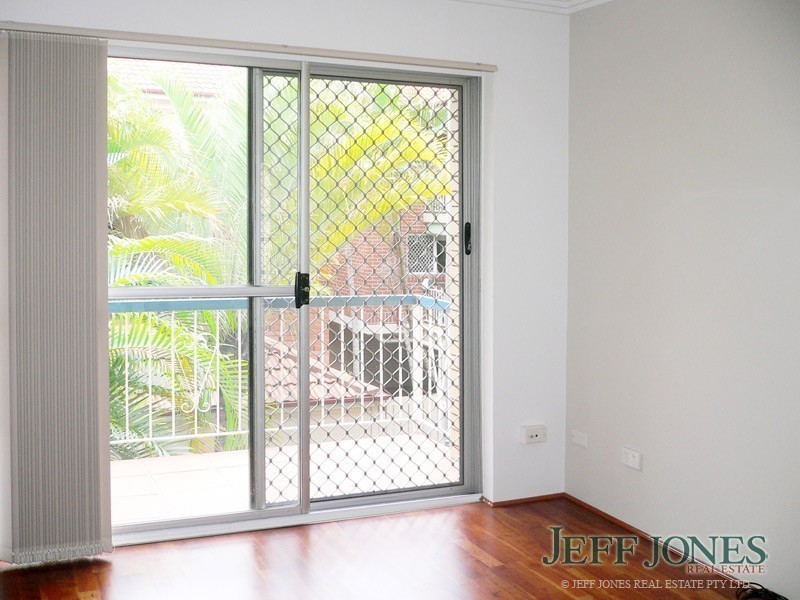 2/81 Kitchener Street, Coorparoo QLD 4151