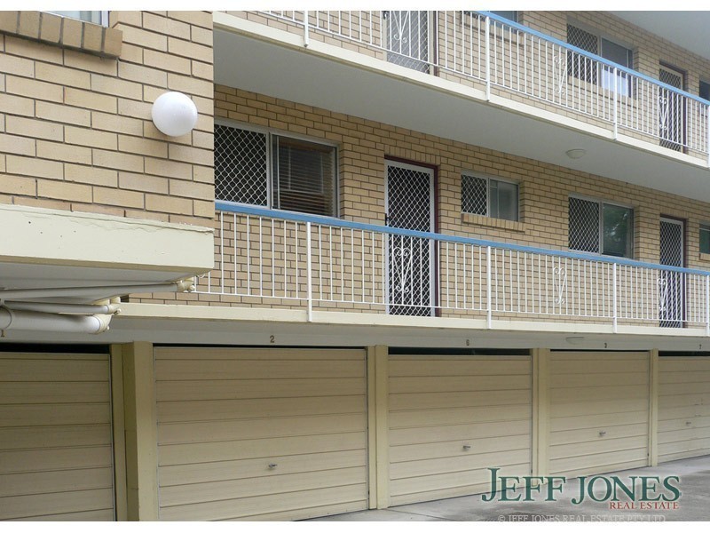 2/81 Kitchener Street, Coorparoo QLD 4151