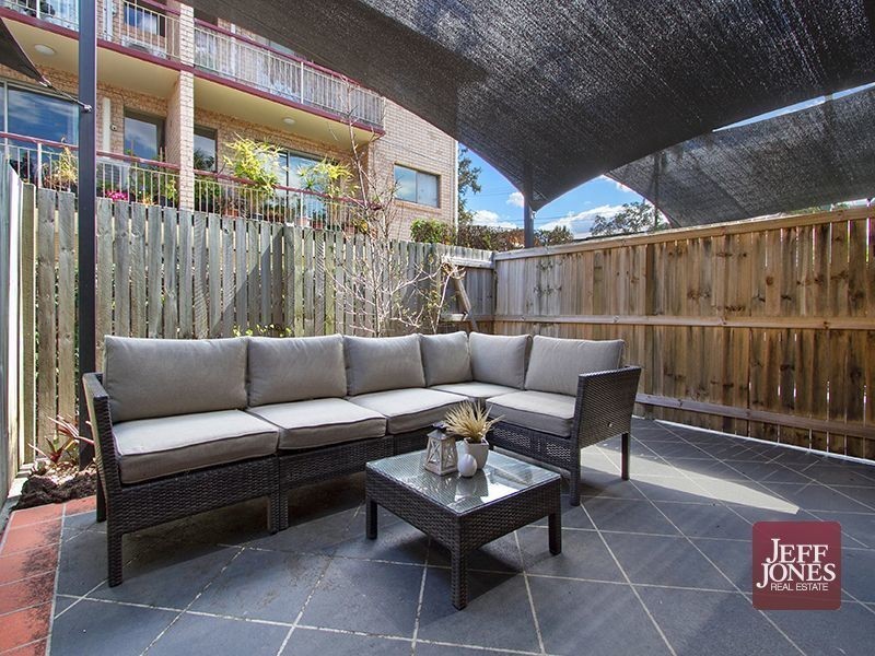 2/33 Derby Street, Coorparoo QLD 4151