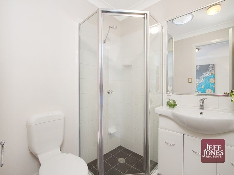 2/33 Derby Street, Coorparoo QLD 4151