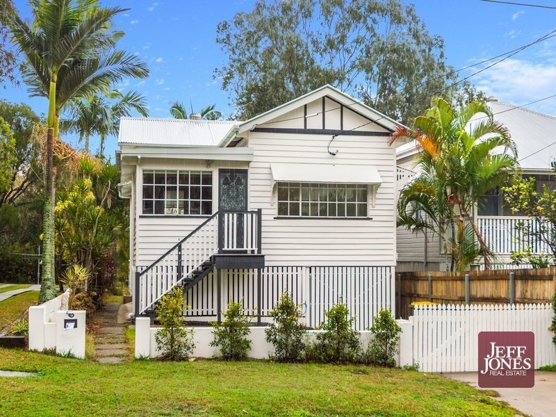 19 Rowsley Street, Greenslopes QLD 4120