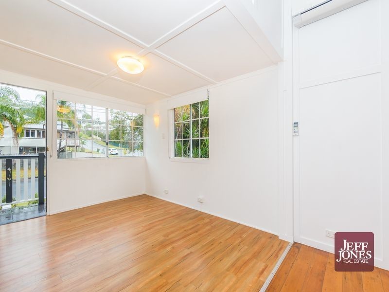 19 Rowsley Street, Greenslopes QLD 4120