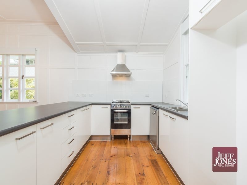 19 Rowsley Street, Greenslopes QLD 4120