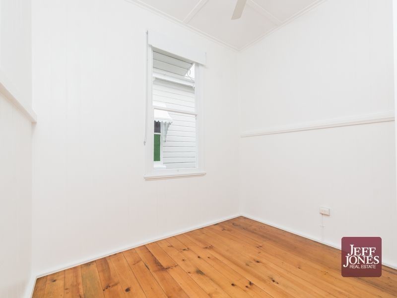 19 Rowsley Street, Greenslopes QLD 4120