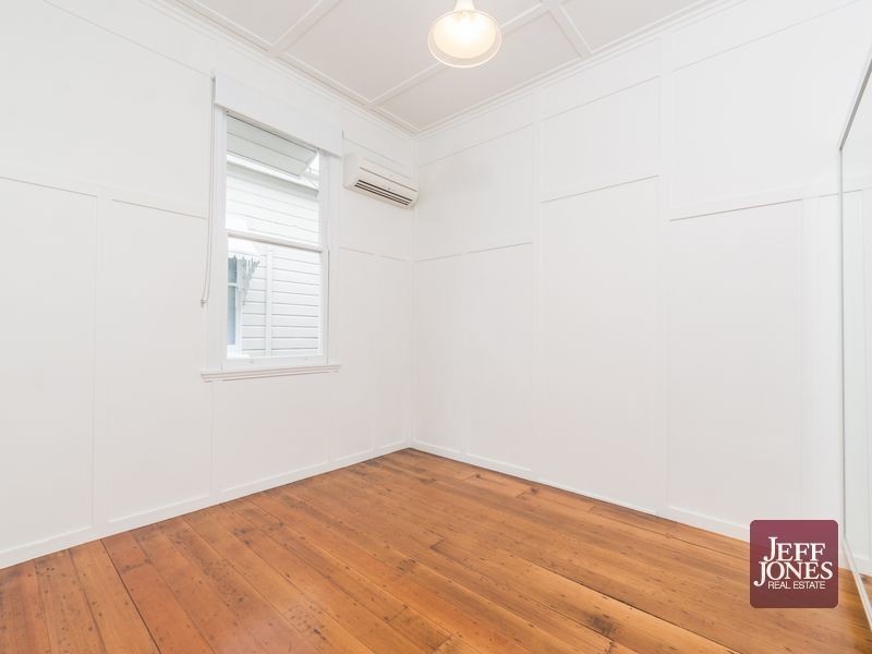 19 Rowsley Street, Greenslopes QLD 4120