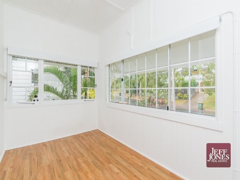 19 Rowsley Street, Greenslopes QLD 4120