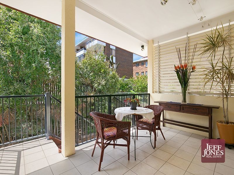 52B Amelia Street, Coorparoo QLD 4151