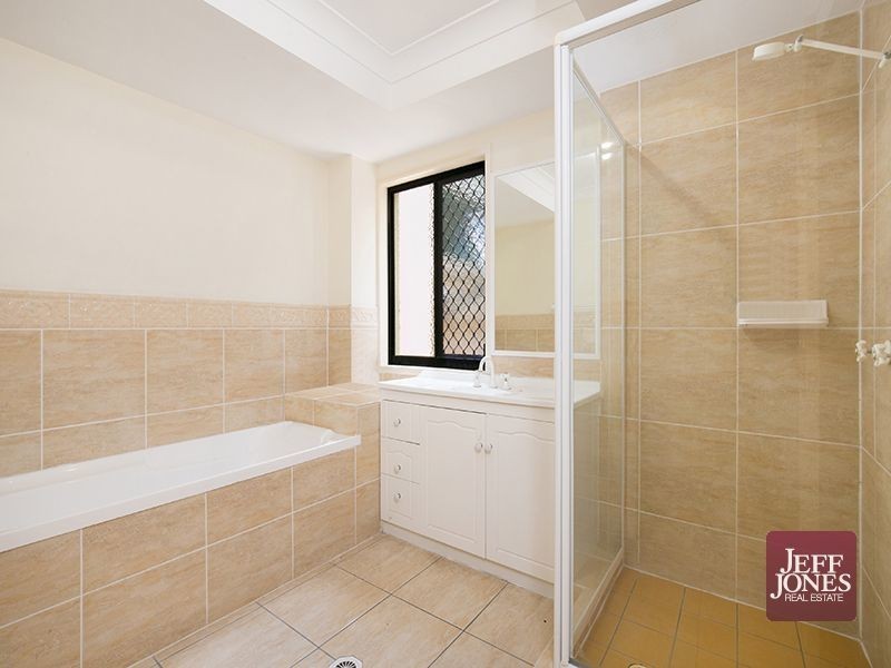 52B Amelia Street, Coorparoo QLD 4151