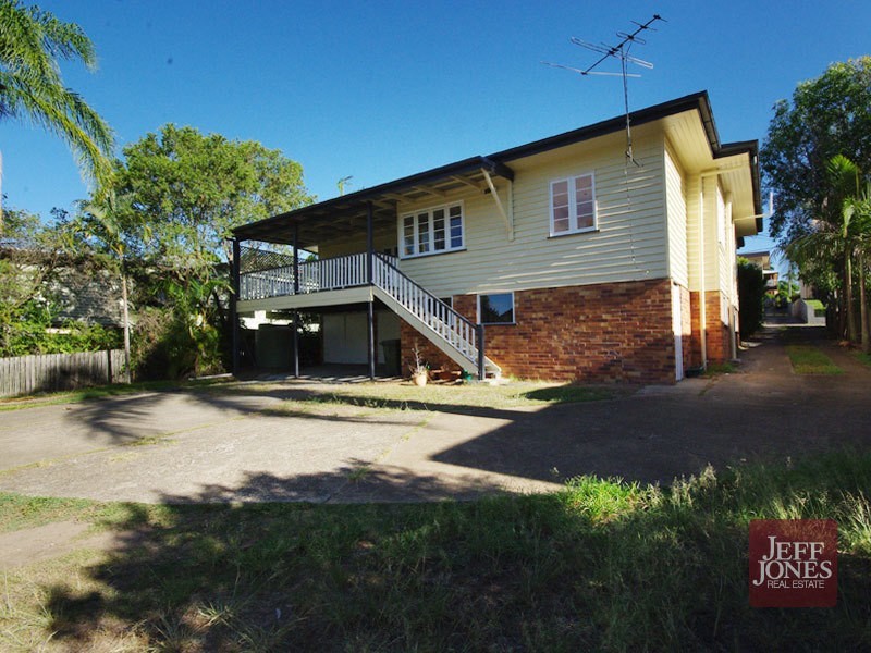 27 Headfort Street, Greenslopes QLD 4120