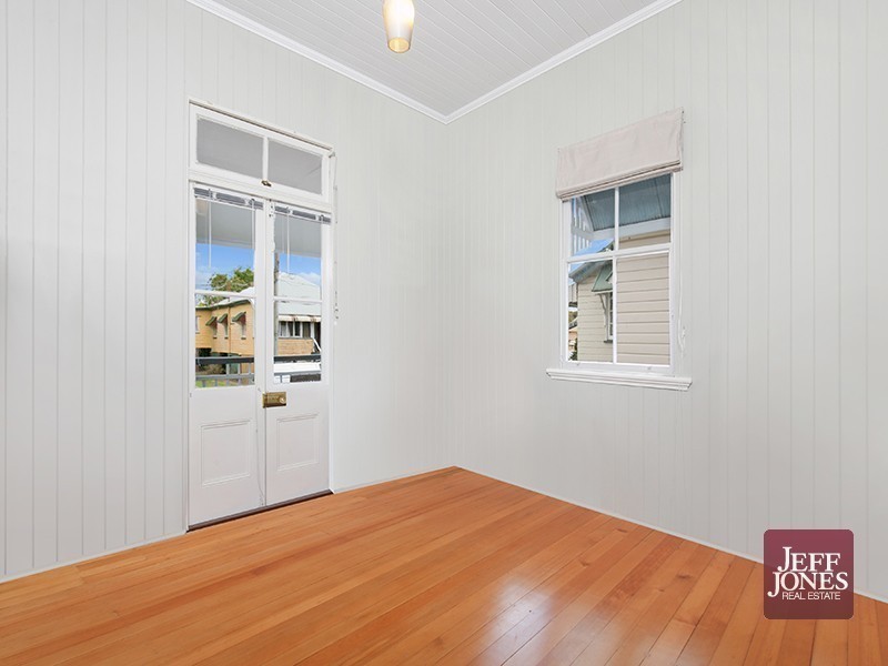 21 Lilly Street, Greenslopes QLD 4120