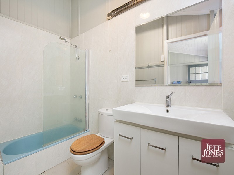 21 Lilly Street, Greenslopes QLD 4120