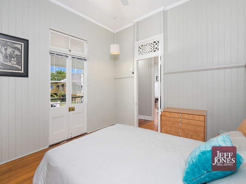 21 Lilly Street, Greenslopes QLD 4120