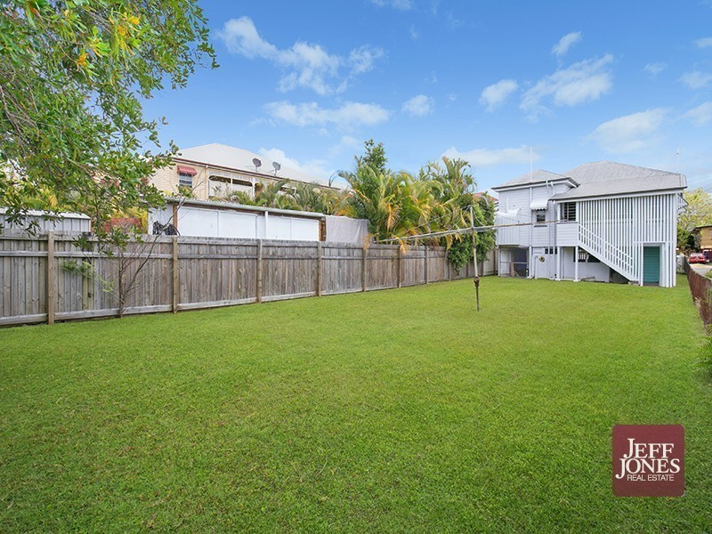 21 Lilly Street, Greenslopes QLD 4120