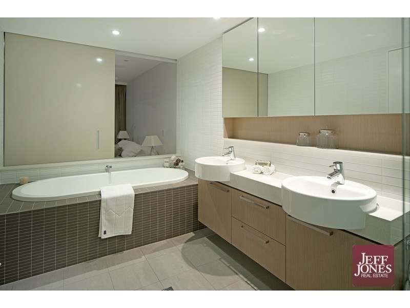 4502/323 Bayview Street, Hollywell QLD 4216