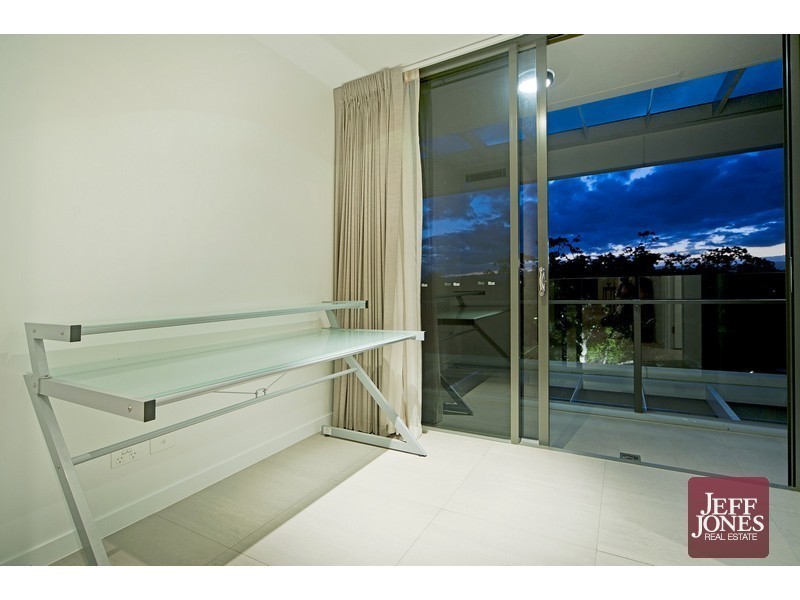 4502/323 Bayview Street, Hollywell QLD 4216
