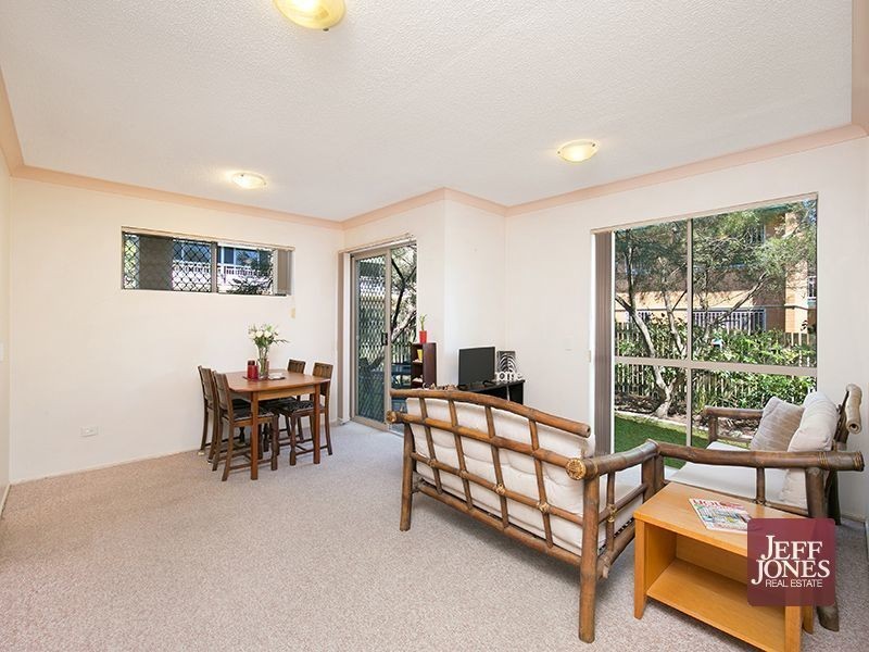 1/327 Cornwall Street, Greenslopes QLD 4120