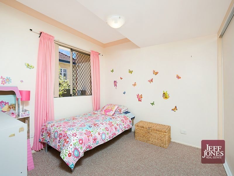 1/327 Cornwall Street, Greenslopes QLD 4120