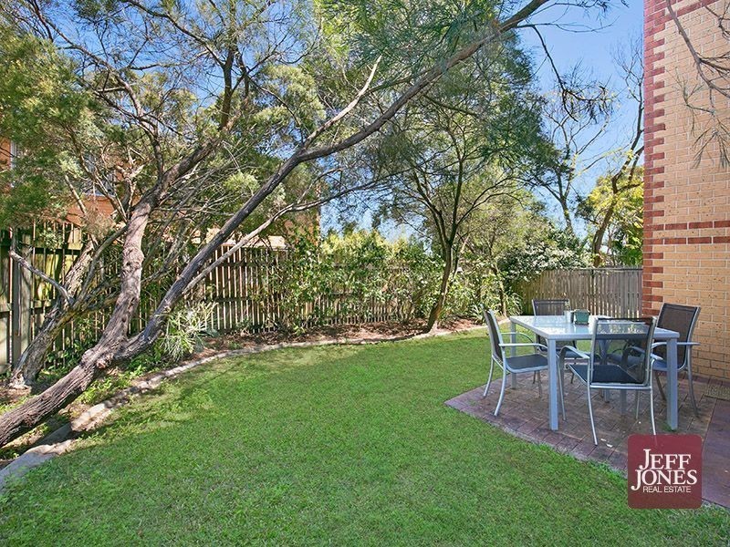 1/327 Cornwall Street, Greenslopes QLD 4120