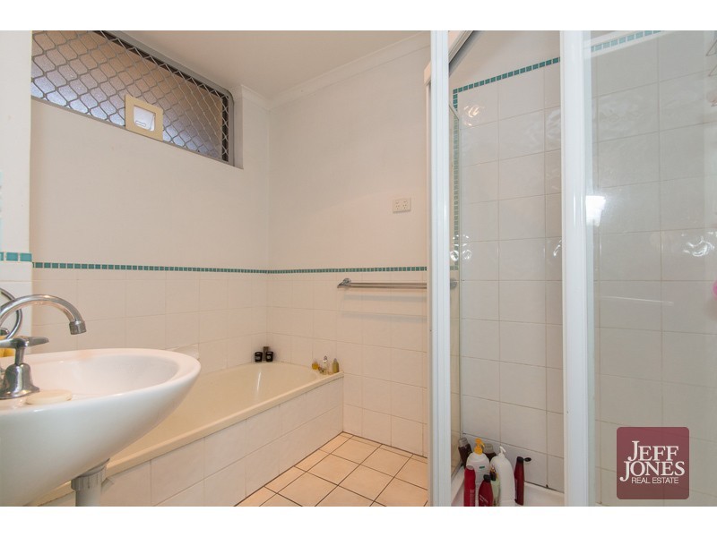 2/160 Juliette Street, Greenslopes QLD 4120