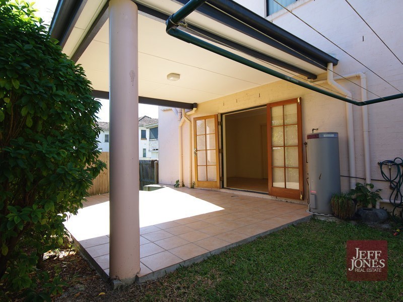 33 Newdegate Street, Greenslopes QLD 4120