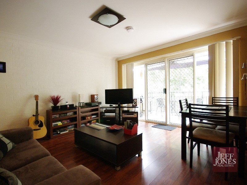 8/33 Lilly Street, Greenslopes QLD 4120