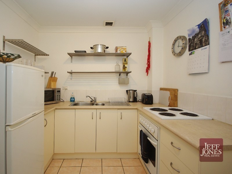 8/33 Lilly Street, Greenslopes QLD 4120