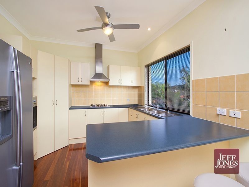 12 Arncliffe Close, Carindale QLD 4152