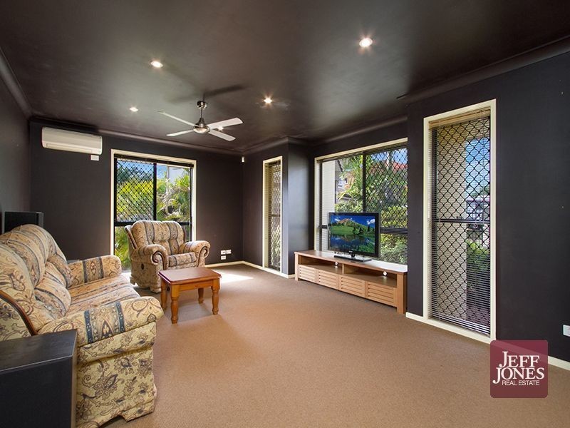 12 Arncliffe Close, Carindale QLD 4152