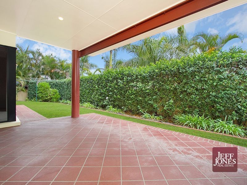 12 Arncliffe Close, Carindale QLD 4152