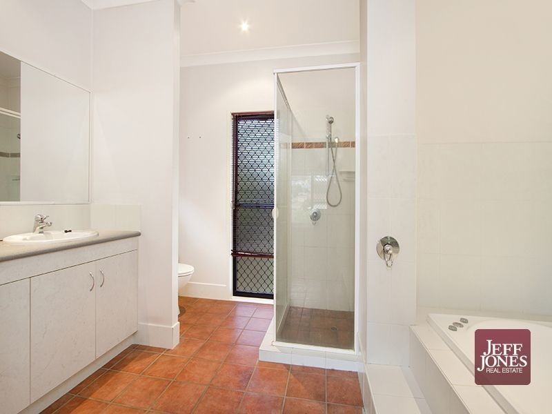 12 Arncliffe Close, Carindale QLD 4152