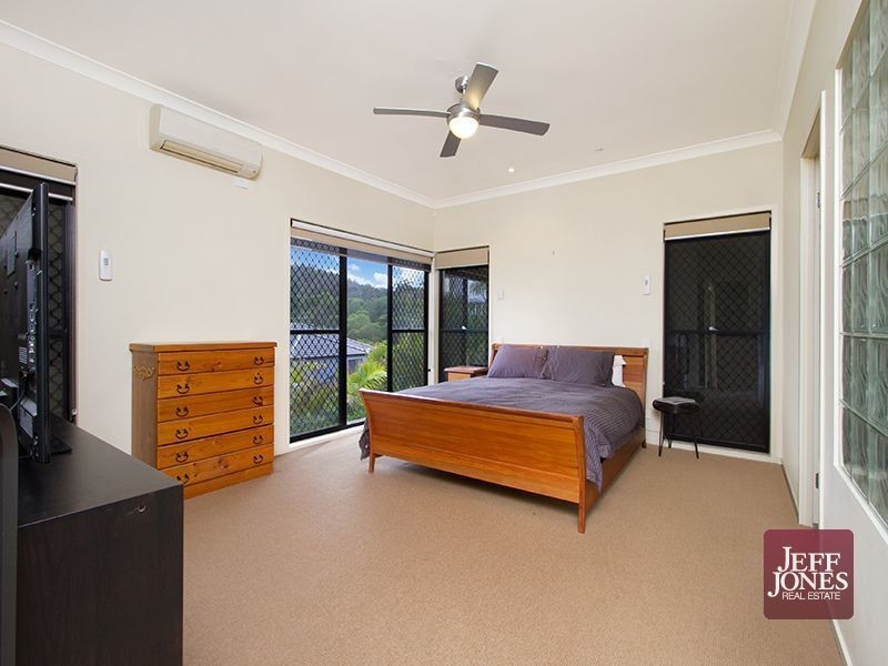 12 Arncliffe Close, Carindale QLD 4152