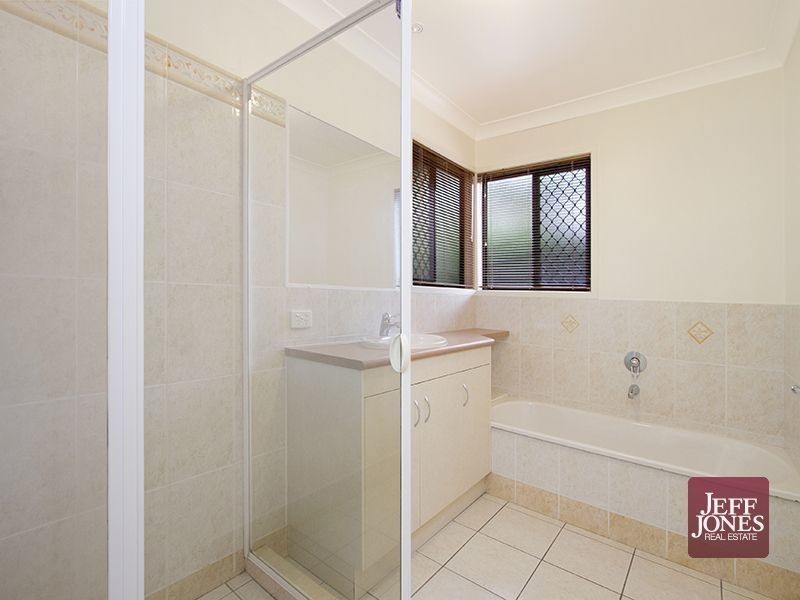 12 Arncliffe Close, Carindale QLD 4152
