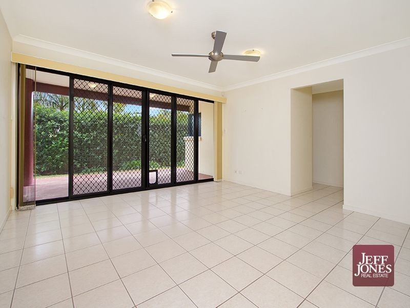 12 Arncliffe Close, Carindale QLD 4152