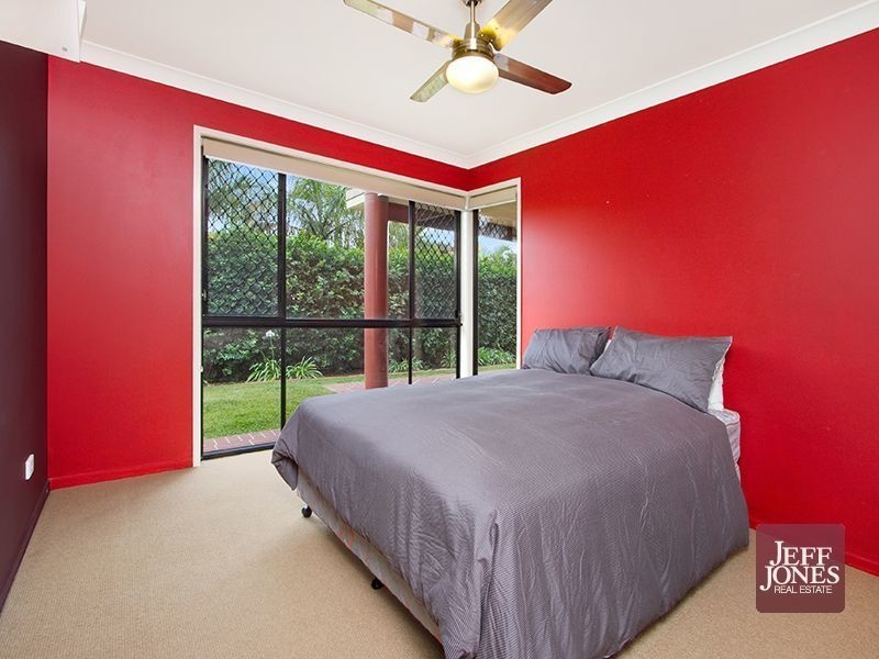 12 Arncliffe Close, Carindale QLD 4152