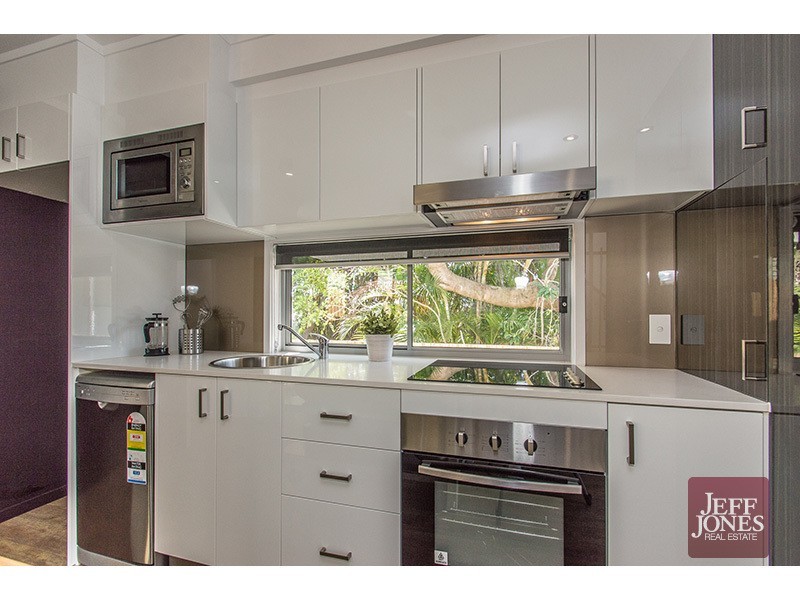 7 St Leonards Street, Coorparoo QLD 4151