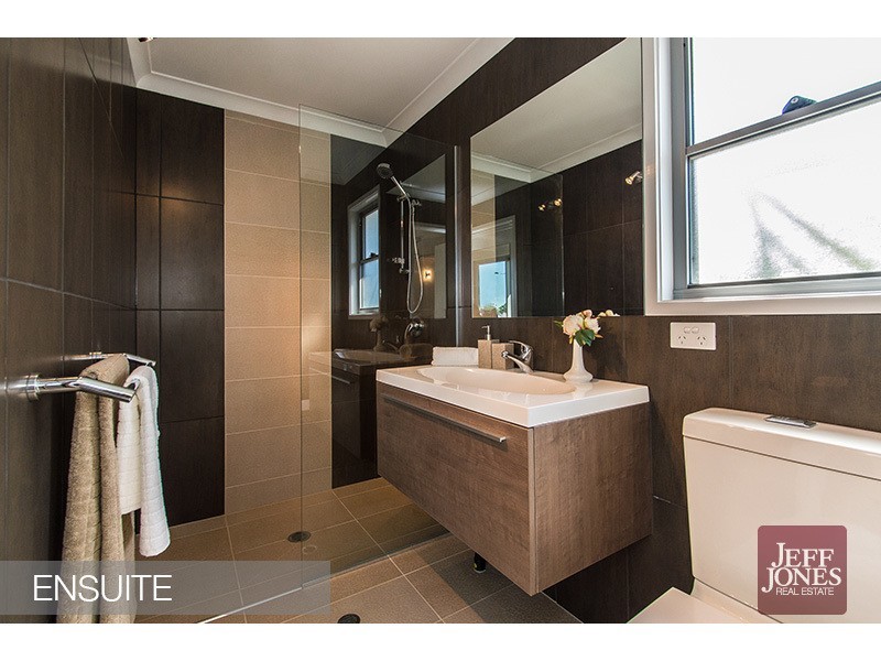 7 St Leonards Street, Coorparoo QLD 4151