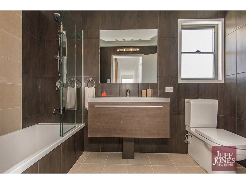 7 St Leonards Street, Coorparoo QLD 4151