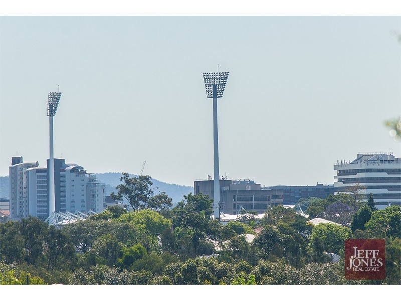 7 St Leonards Street, Coorparoo QLD 4151