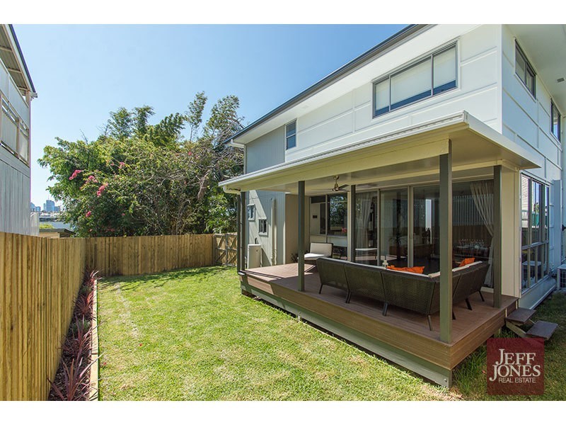 7 St Leonards Street, Coorparoo QLD 4151