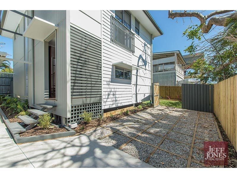 7 St Leonards Street, Coorparoo QLD 4151