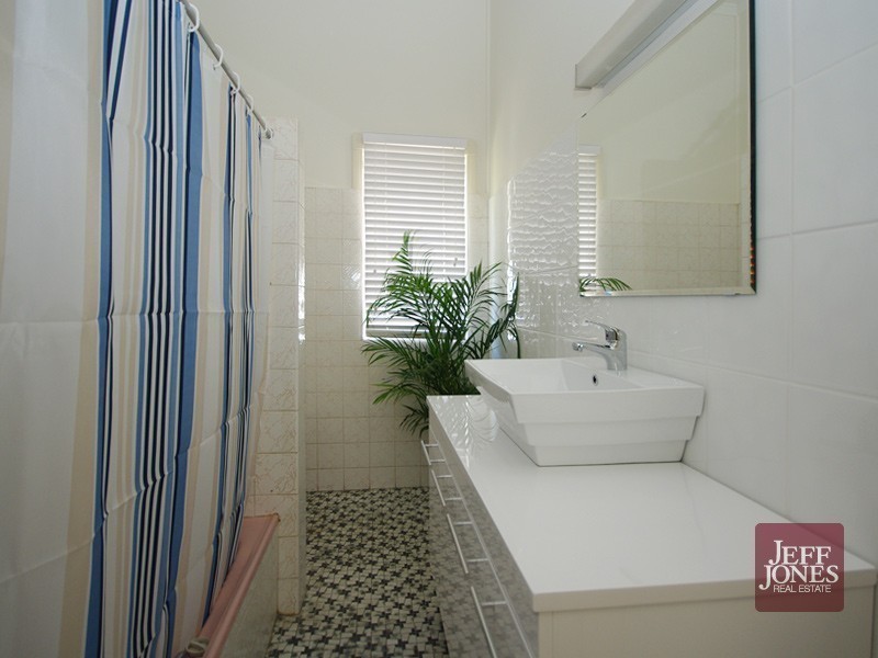 11 Salisbury Street, Woolloongabba QLD 4102