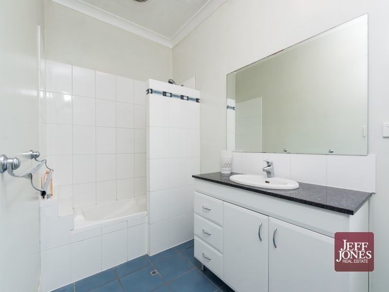 41 Longfellow Street, Norman Park QLD 4170