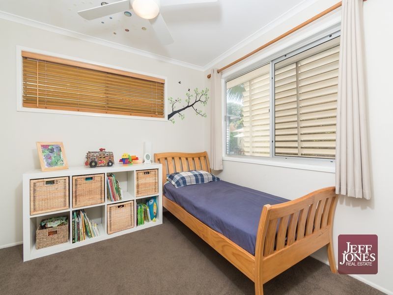 49 Blackberry Street, Mansfield QLD 4122