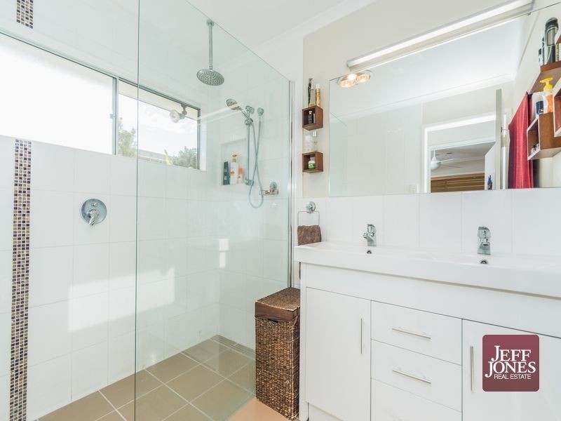 49 Blackberry Street, Mansfield QLD 4122